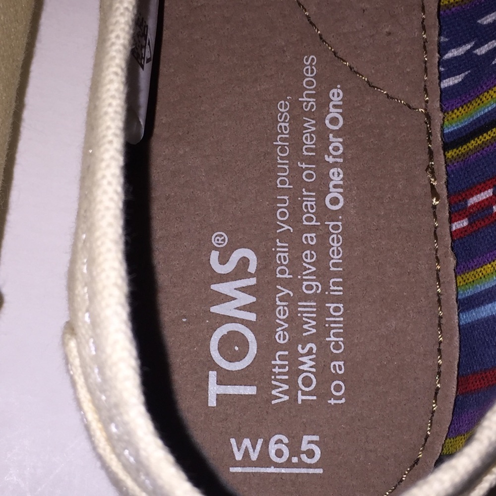 Toms classic Light Beige slip on shoes NEW - Picture 3 of 3